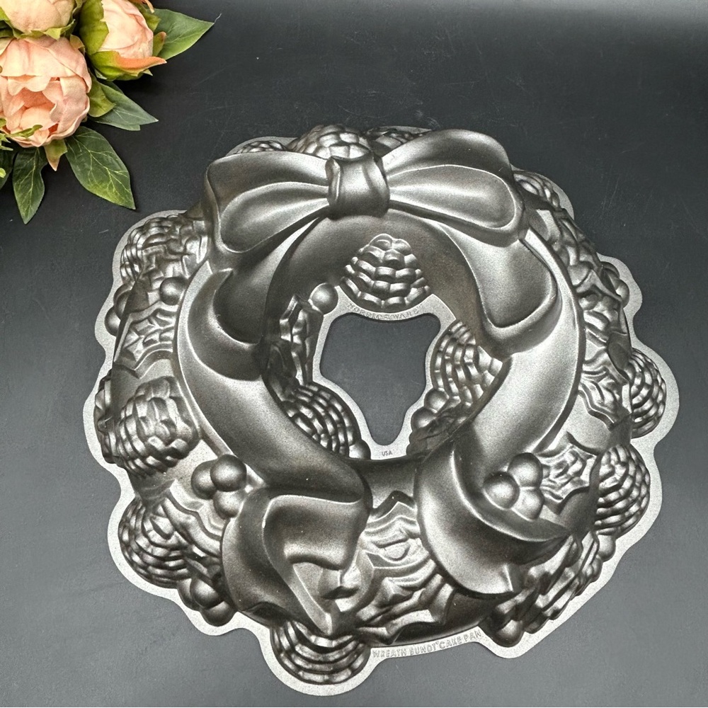 Nordic Ware Silver Wreath Bundt Pan